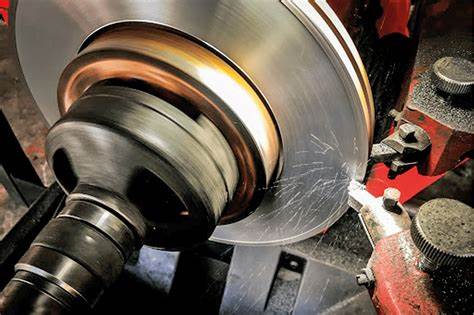Rectificación de discos delanteros para automóvil ligero